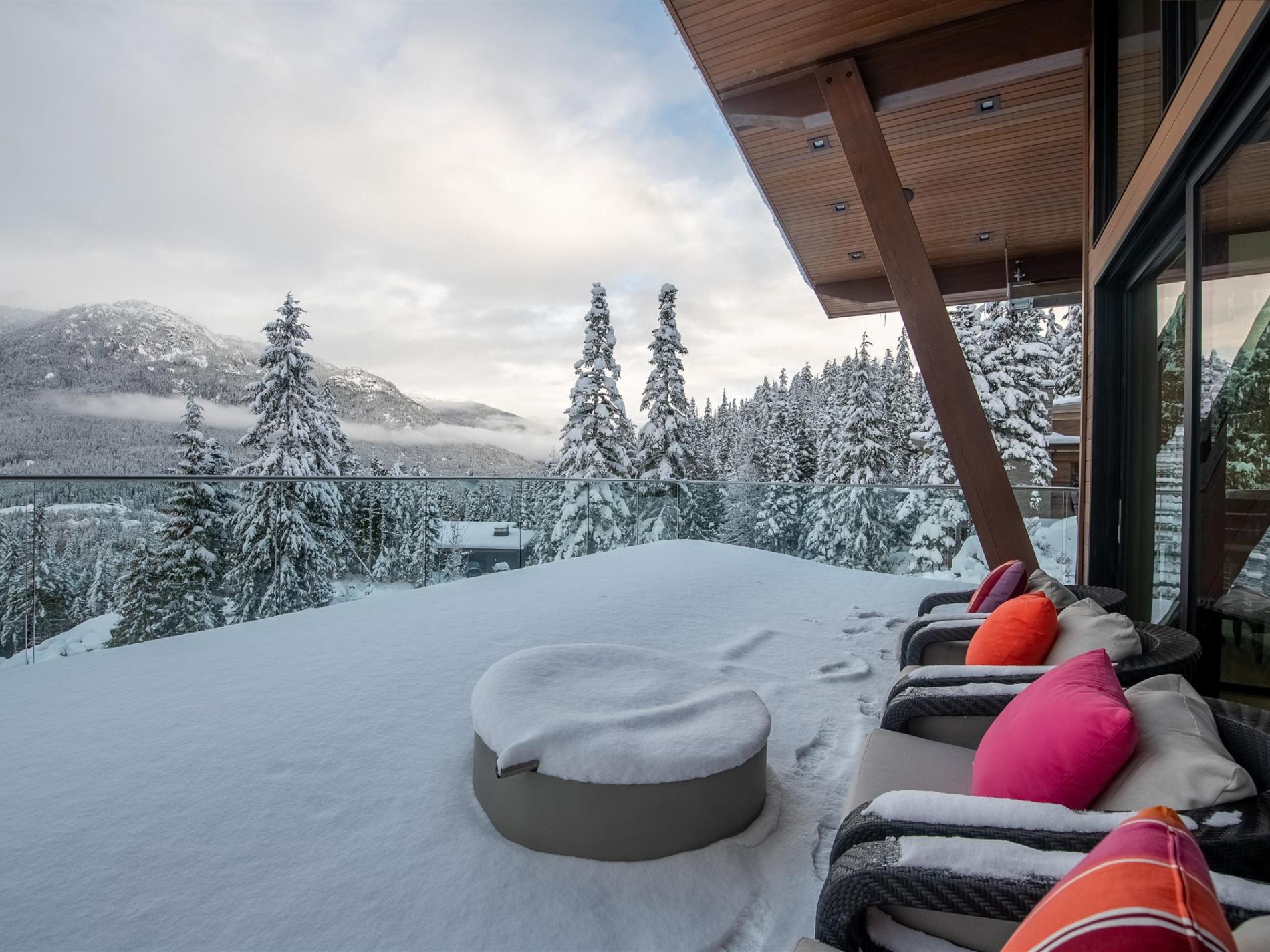 Luxury Kadenwood property interior 6